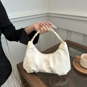 Sac hobo nuage plissé beige chic avec poignée tissée pour les sorties d'été