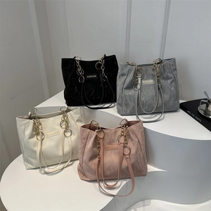 Borsa Tote Donna In Pelle PU Arricciata Grande Capacità Borsa A Tracolla Con Catena Dorata Elegante Da Lavoro