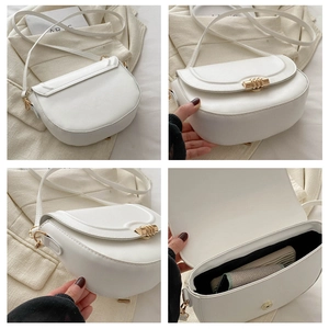 Detailsicht der weißen Satteltasche aus PU-Leder mit goldener Schnalle und Innenfutter