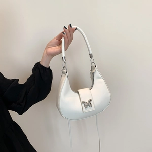 Sac hobo blanc en demi-lune avec boucle papillon argentée et bandoulière amovible