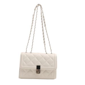 Sac bandoulière blanc en similicuir matelassé avec chaîne argentée et fermoir pivotant