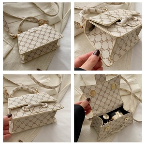 Dettagli del motivo floreale vintage, chiusura a torsione e interno della borsa a tracolla