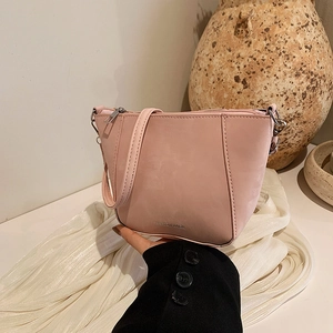Borsa a secchiello in pelle PU opaca rosa con testo FASHION BAGS e tracolla regolabile