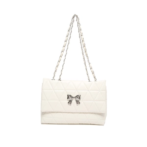 Sac à bandoulière chic en similicuir crème avec motif matelassé et boucle nœud argentée