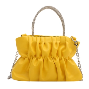 Gele geplooide cloud handtas met strass handvat en zilveren kettingriem