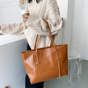 Sac fourre-tout marron motif crocodile pour femme, grande capacité et style minimaliste