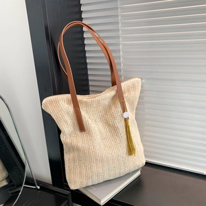 Straw Woven Tote Bag Women Large Capacity Shoulder Handbag Summer Beach Vacation Style With Tassel Charm Zipper Closure