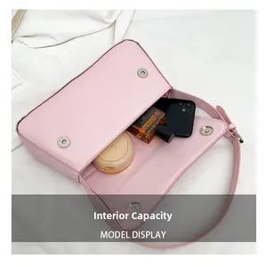 Innenkapazität der rosa Tragetasche mit Stauraum für Handy, Parfüm und Kosmetika