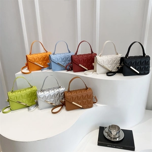 Trendy Geometric Quilted PU Leather Small Square Bag For Women Gold Metal Bar Decor Handbag Elegant Crossbody Bag Daily Commute