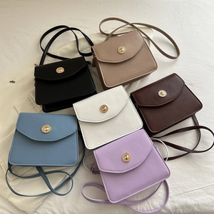 Petit sac carré rétro minimaliste en six couleurs avec fermeture magnétique métallique