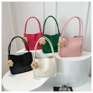 Sacs seau minimalistes de grande capacité en cinq couleurs avec porte-clés ours mignons