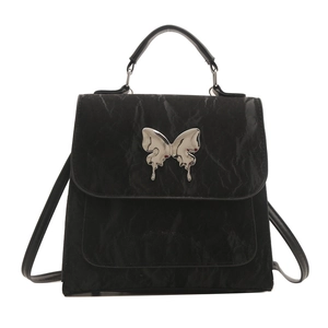 Sac à main plissé noir chic avec fermoir papillon argenté et bandoulière