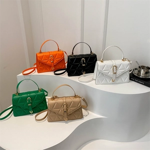 Women Triangle Quilted PU Leather Shoulder Bag Geometric Pattern Crossbody Handbag With Gold Buckle Fashion Street Style