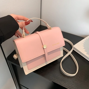Sac à main bicolore rose et crème en similicuir avec boucle dorée et poignée
