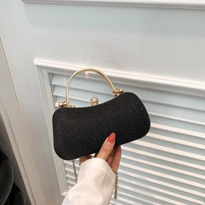 Pochette de soirée chic à paillettes noires avec poignée anneau dorée et bandoulière