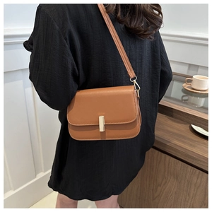 Minimalist Women Crossbody Bag PU Leather Small Square Flap Bag With Golden Metal Lock Retro Shoulder Bag