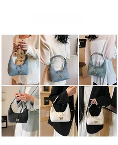 Model-Präsentation schicker Hobo-Taschen aus Denim und Leder mit Schmetterlings-Anhänger