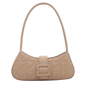 Borsa baguette squadrata trapuntata color carne con cuciture e tracolla minimalista