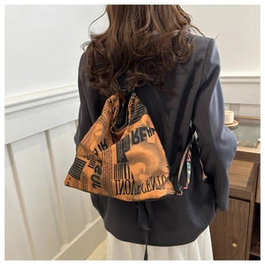 Sac fourre-tout tendance imprimé journal orange et noir avec bandoulières tissées lettrées