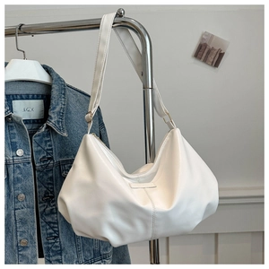 Detail of white large capacity tote bag with adjustable strap and smooth PU leather texture