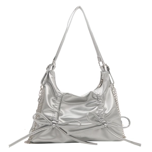 Borsa tote argento metallizzato con doppia decorazione a fiocco e catene chic