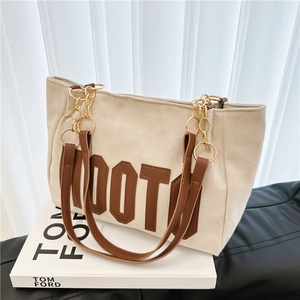 Sac fourre-tout minimaliste en toile avec écusson ROOT en cuir brun et chaîne dorée