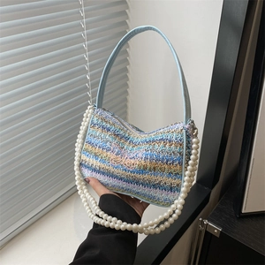 Sac d'été en paille tissé à la main avec broderie papillon et élégante chaîne de perles