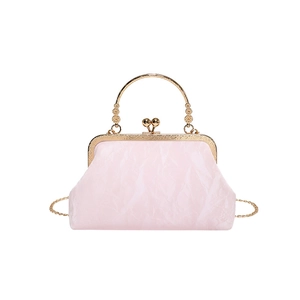 Pochette de soirée en satin plissé rose pâle avec poignée dorée et bandoulière chaîne