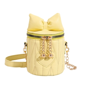 Sac seau jaune avec matelassage en V, nœud décoratif et bandoulière en chaîne dorée