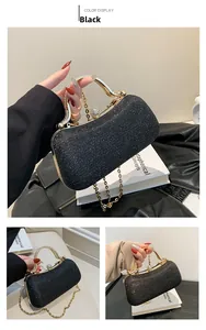 Détail du sac de soirée à paillettes noires avec poignée dorée et fini scintillant