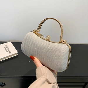 Pochette de soirée chic à paillettes argentées avec poignée dorée et fermoir cristal