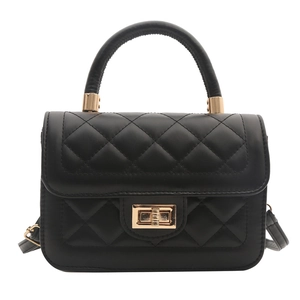 Sac bandoulière noir matelassé chic avec fermoir doré et poignée pour femme