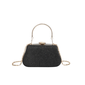 Elegante pochette da sera nera glitterata con manico dorato e chiusura con perla e diamanti