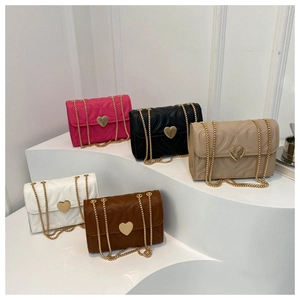 Quilted heart stitching chain shoulder bags in five colors with golden heart metal clasps