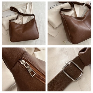 Dettaglio della borsa hobo marrone vintage con trama in pelle e fibbia in metallo