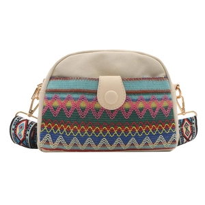 Sac bandoulière style ethnique aux motifs géométriques tissés colorés et large bandoulière