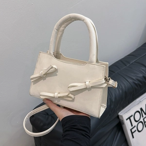 Sac à main chic en cuir crème avec nœuds 3D et bandoulière réglable pour femmes