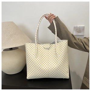 Détails du motif à pois jaune et blanc sur le sac cabas spacieux avec anses souples