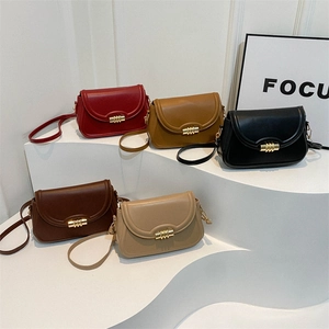 Sac À Bandoulière Pour Femme En Cuir PU Petit Sac Carré Avec Fermoir En Métal Doré Minimaliste Tendance Mode