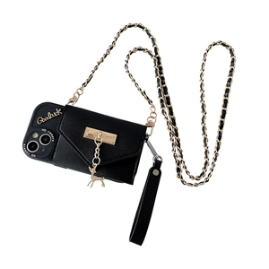 Coque iPhone noire en cuir avec porte-carte, pendentif cerf et bandoulière chaîne