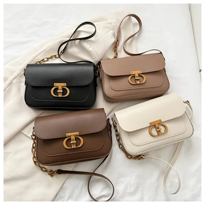 Petit sac carré vintage avec bandoulière chaîne et fermoir en métal doré en 4 couleurs