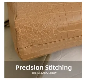 Nahaufnahme der braunen Kroko-Leder Tasche mit präzisen Nähten im Detail