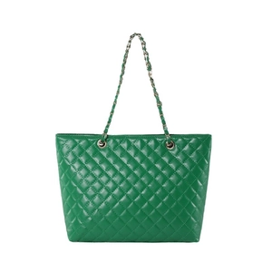 Borsa tote verde trapuntata con motivo a rombi e tracolla a catena in metallo per donna