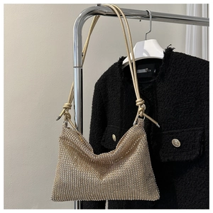 Luxuriöse goldene Hobo-Tasche mit Strasssteinen und gedrehten Schultergurten für Damen