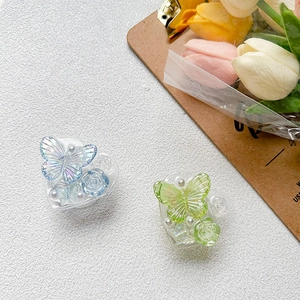 Detail of 3D rose and butterfly heart phone grip with laser aurora resin and pearls