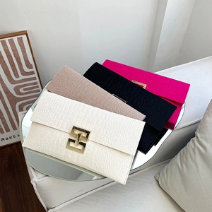 Women Crocodile Pattern PU Leather Envelope Clutch Bag With Gold Geometric Buckle For Evening Party Elegant Fashionable