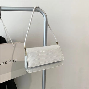 Sac sous le bras blanc à relief crocodile minimaliste sur support argenté