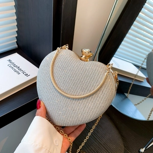 Pochette de soirée en forme de cœur avec paillettes argentées et chaîne dorée