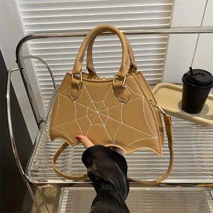 Borsa a mano creativa a forma di pipistrello in pelle PU kaki con ricamo a ragnatela
