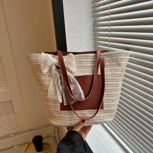 Sac fourre-tout en paille avec nœud en dentelle blanche et broderie pour la plage